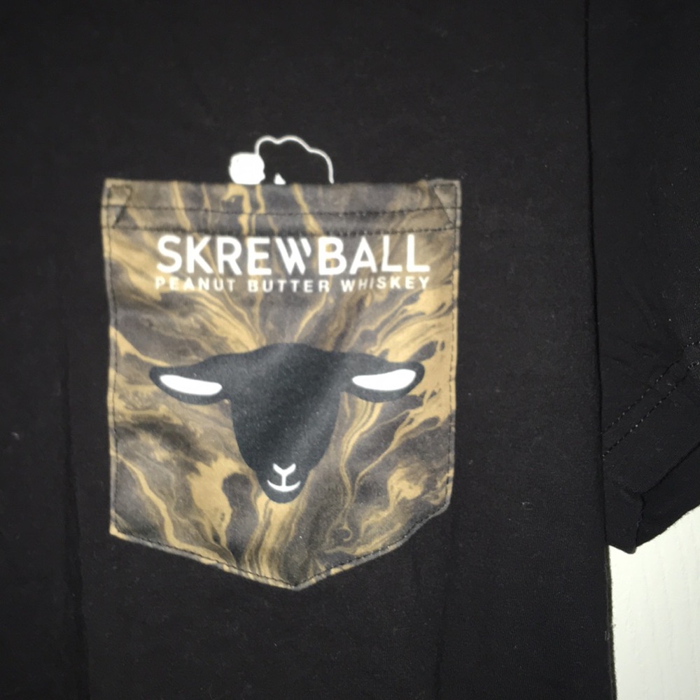 Screwball medium pocket tee with sheep